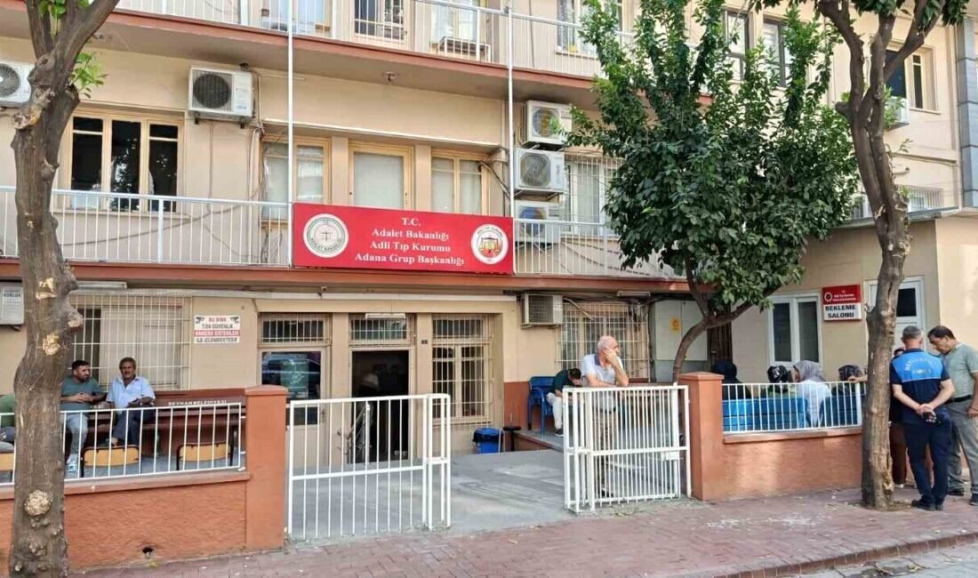 Adana’da sokak ortasında silahlı saldırı: 1 ölü Adana’da sokak ortasında silahlı saldırıya uğrayan kişi ağır yaralı olarak