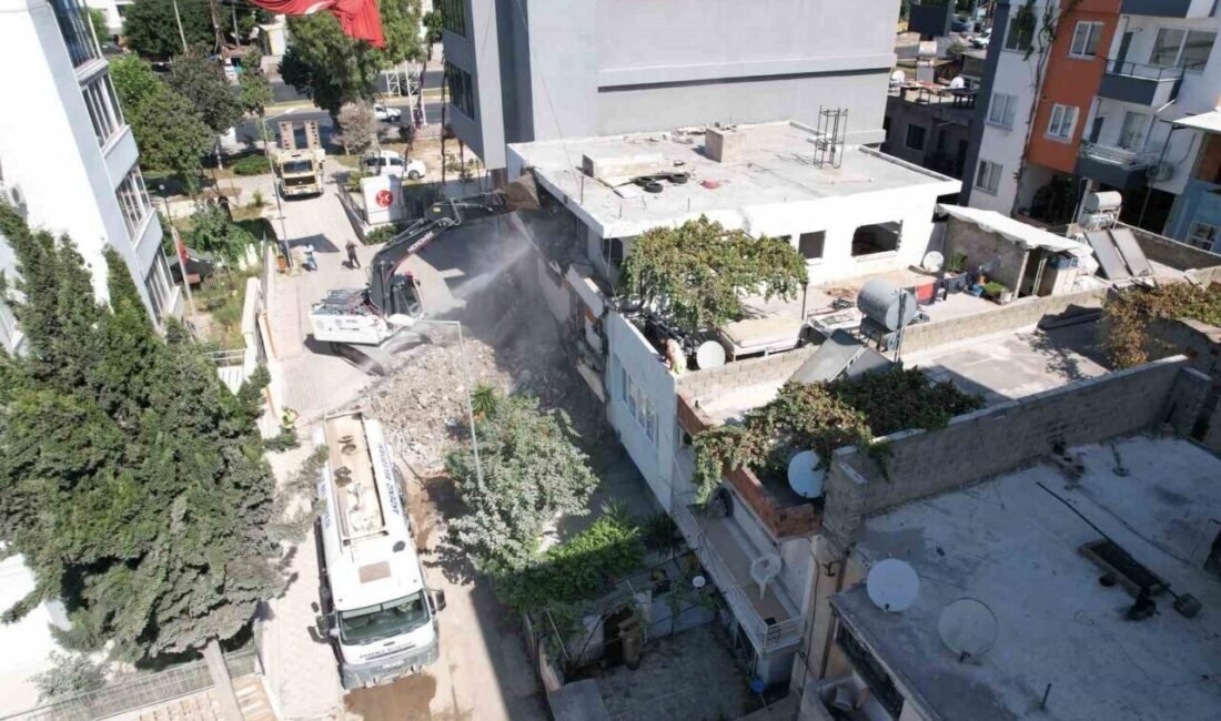 Akdeniz Belediyesi, hem görsel kirlilik oluşturan hem de sosyal sorunlara