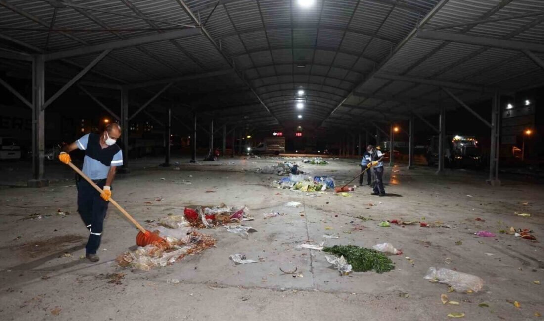 Mersin’in Akdeniz ilçesinde semt pazarları ve çöp konteynerleri, Akdeniz Belediyesi