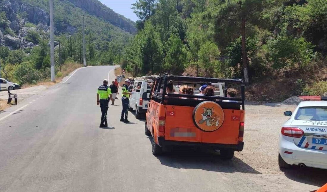 Antalya’nın Alanya ilçesinde safari araçlarına yönelik denetimler aralıksız devam ediyor.