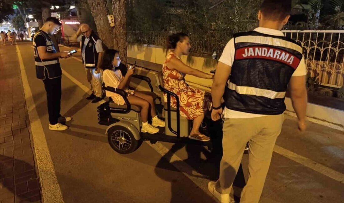 Antalya’nın Alanya ilçesinde yürüyüş yolları ve trafiğe kapalı alanlarda yapılan