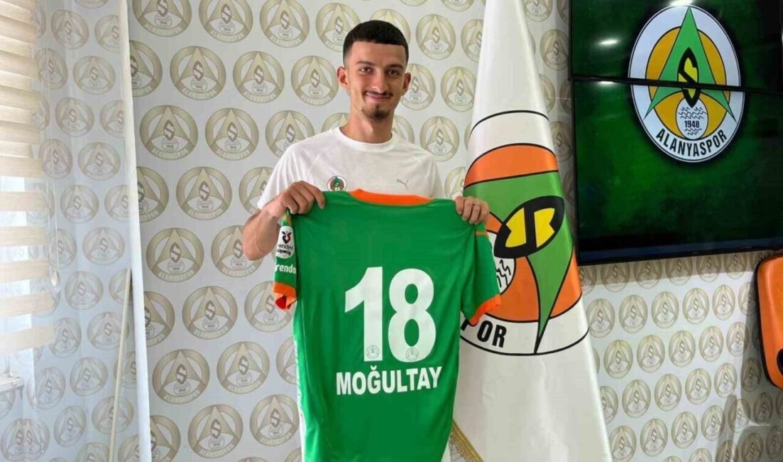 Corendon Alanyaspor, kamp döneminde kadrosunu kattığı Baran Moğultay, Güven Yalçın,