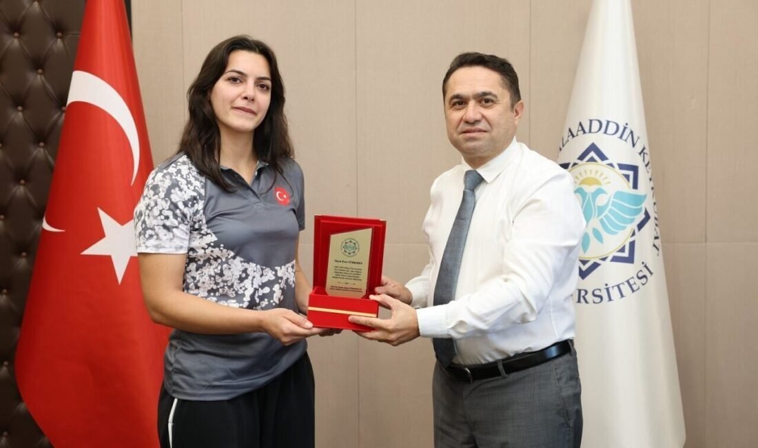 Alanya Alaaddin Keykubat Üniversitesi (ALKÜ) Rektörü Prof. Dr. Kenan Ahmet