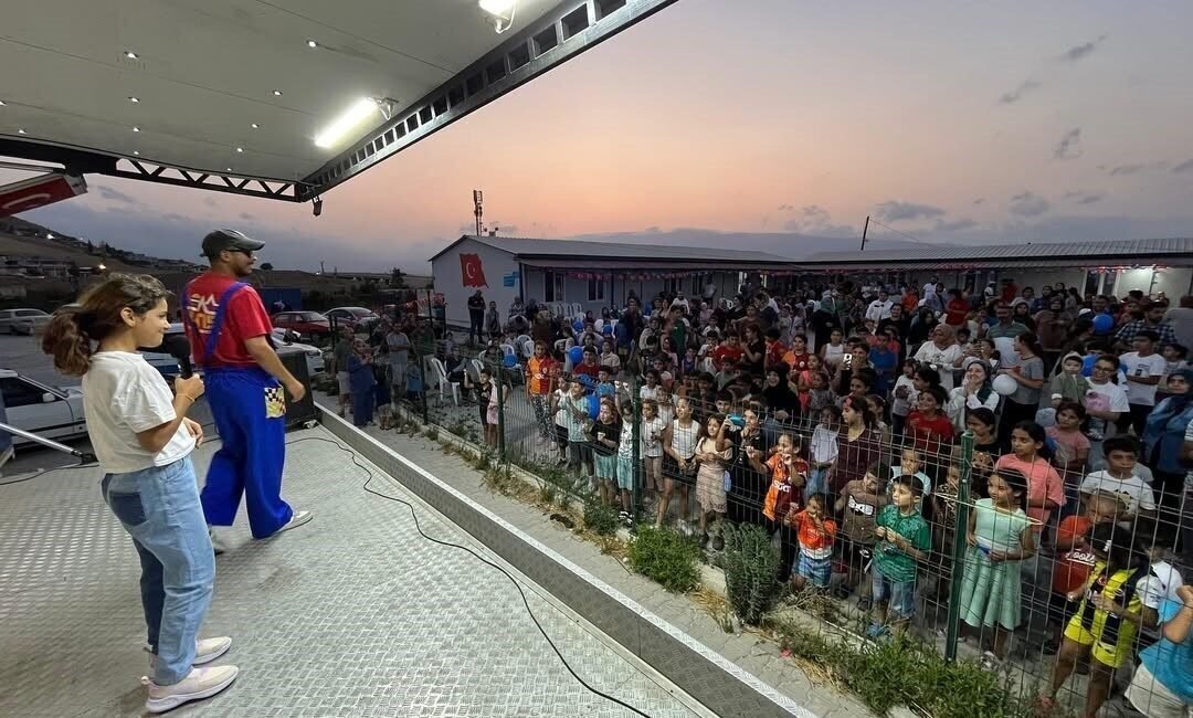 Antakya Belediyesi tarafından konteyner kentte yaşayan çocuklar için Çocuk Şenliği