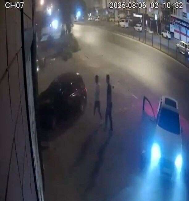 Antalya’nın Alanya ilçesinde alkollü ve ehliyetsiz sürücünün kullandığı otomobil, önce