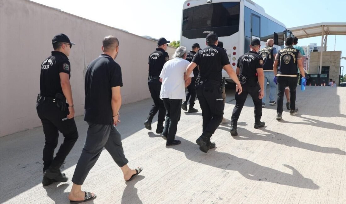 Antalya Emniyet Müdürlüğü ekiplerinin gerçekleştirdiği iki ayrı tarihteki eş zamanlı