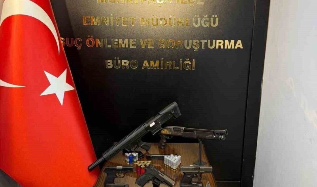 Antalya İl Emniyet Müdürlüğü ekiplerinin 30 adrese eş zamanlı düzenlediği
