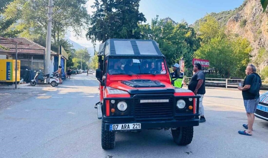 Antalya’nın Kemer ilçesinde jandarma ekiplerinin yaptığı trafik uygulanmasında eksikleri bulunan