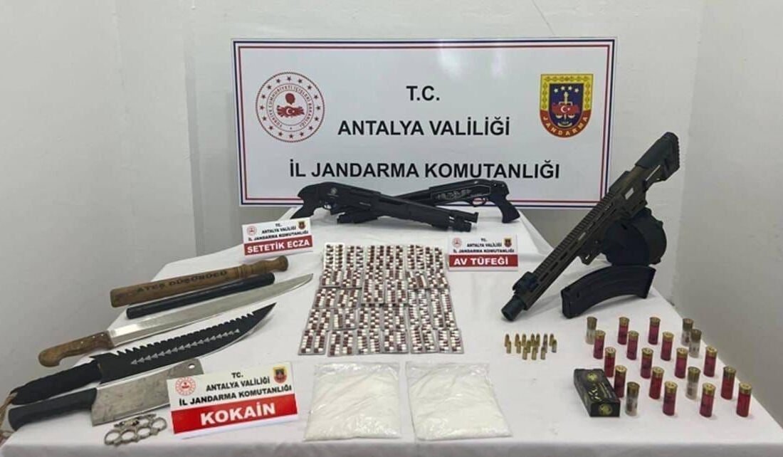 Antalya İl Jandarma Komutanlığı ekiplerince Kepez ilçesinde düzenlenen operasyonda 330