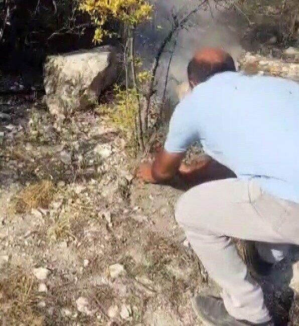 Hatay’ın Yayladağı ilçesinde çıkan orman yangını çok sayıda ekibin ve