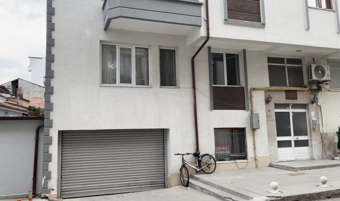 Isparta’da birlikte yaşadığı eski eşini boğarak öldüren zanlı, ev sahibinin