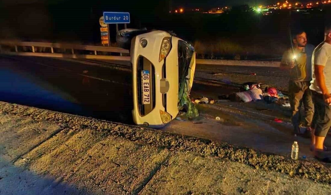 Burdur’da kontrolden çıkan otomobilin refüje düşerek devrilmesi sonucu 3 kişi