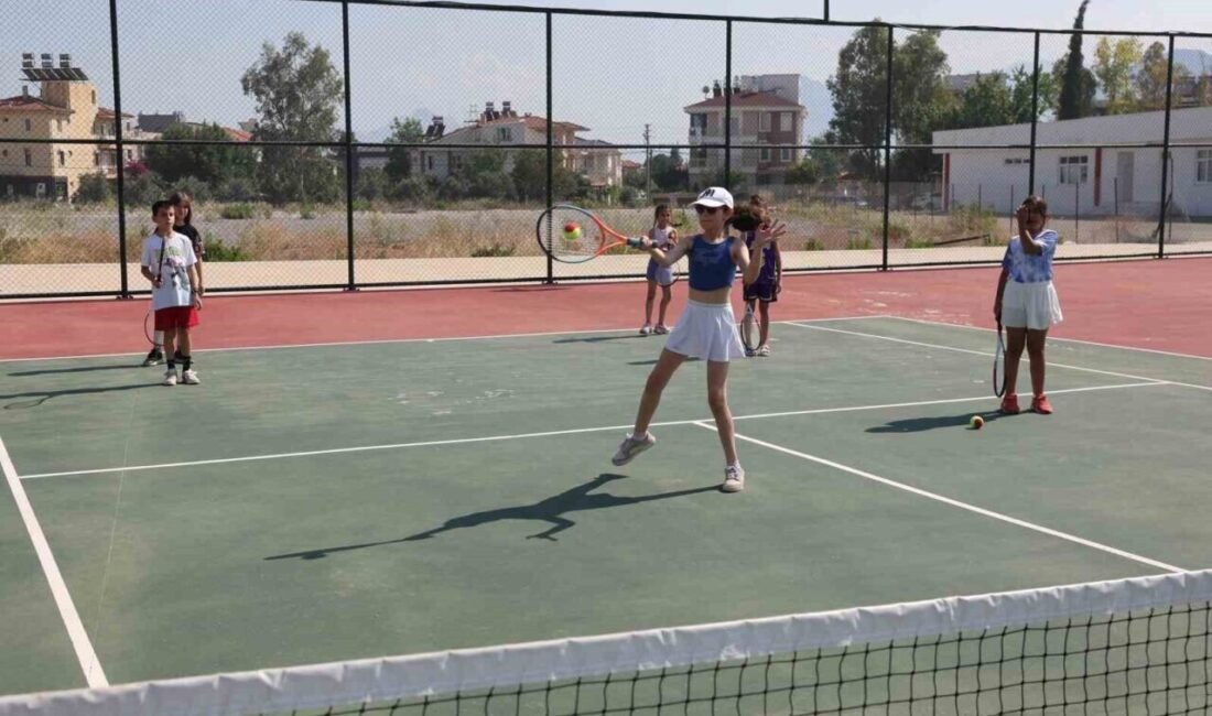Antalya Büyükşehir Belediyesi, Konyaaltı ve Muratpaşa ilçelerindeki ücretsiz tenis kurslarının