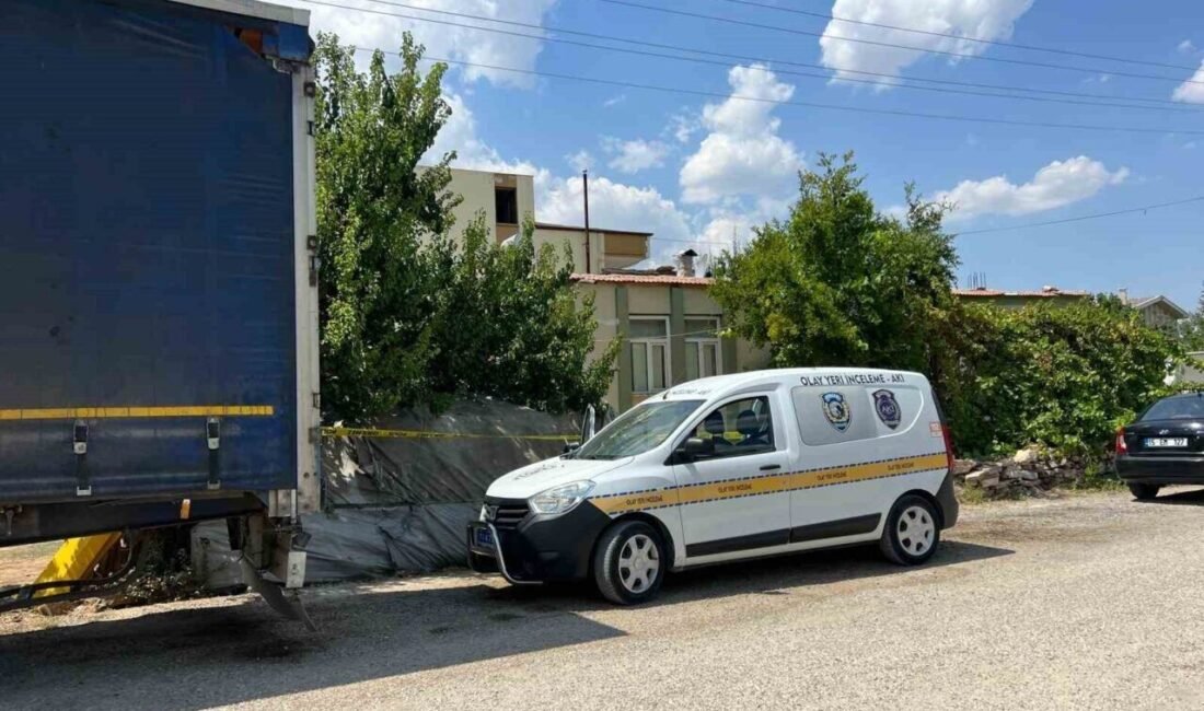 Burdur’un Bucak ilçesinde, evinin önüne tır park ettiği için tartıştığı