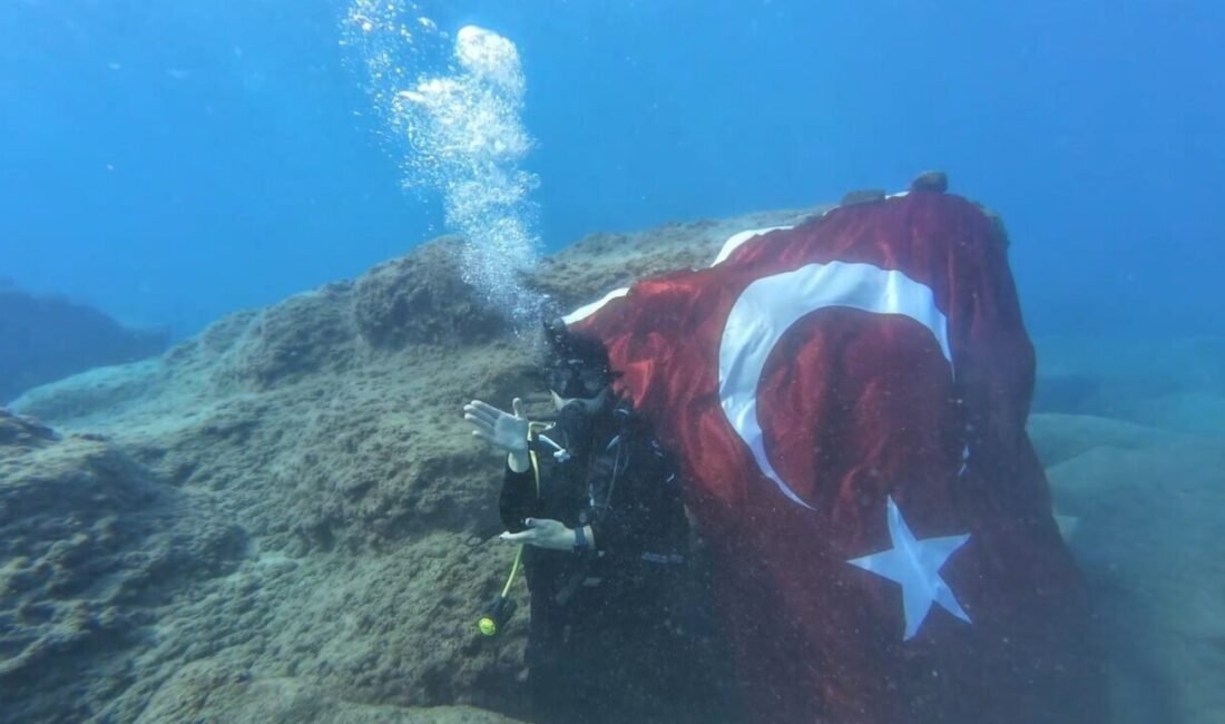 Antalya’nın Gazipaşa ilçesinde AKUB personeli, hem su altında hem de
