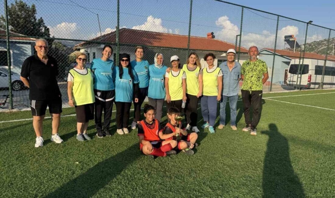 Antalya’nın İbradı ilçesine bağlı, Torosların zirvesindeki tarihi düğmeli evleri ve