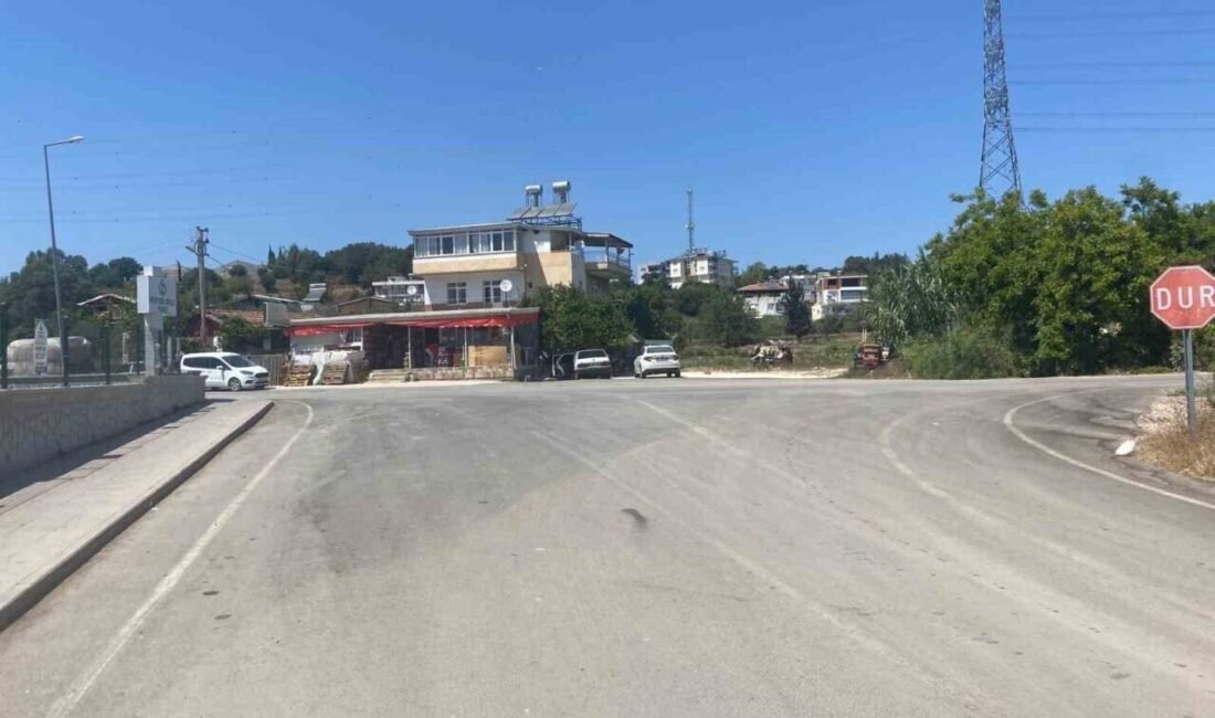 Antalya’nın Serik ilçesinde alışveriş için geldiği markette el frenini çekmeyi