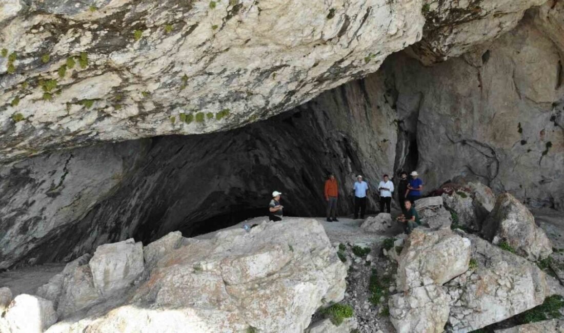 Kahramanmaraş’ta vatandaşlar, Engizek Yaylası’nda yaklaşık 6 dönümlük alandaki mağaranın turizme