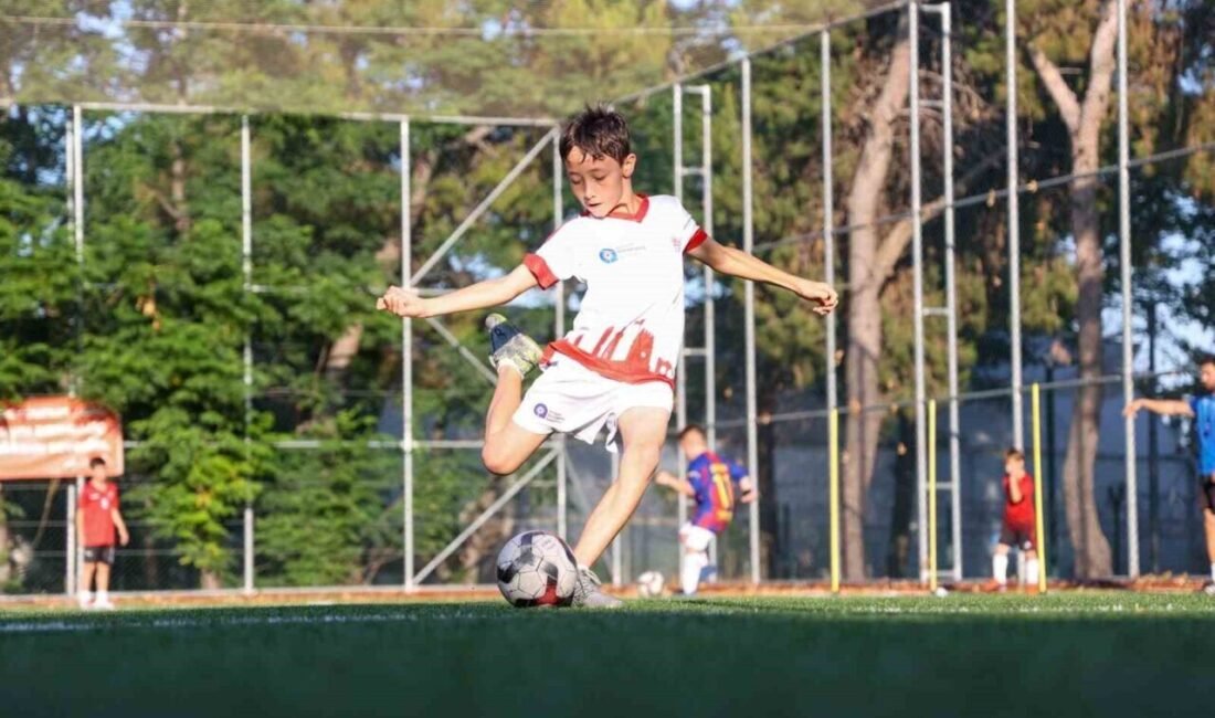 Antalya Büyükşehir Belediyesi’nin çocuklara yönelik spor faaliyetleri kapsamında düzenlediği ve