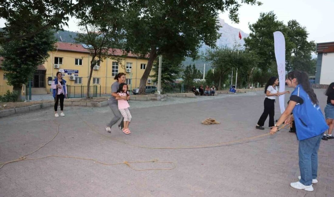 Adana’nın Pozantı ilçesinde düzenlenen “Açık Hava Sinema Gecesinde”, Çanakkale Son