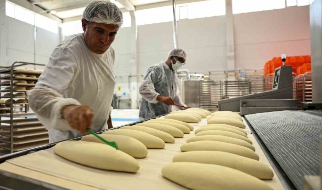 Antalya Büyükşehir Belediyesi’nin Döşemealtı’nda yer alan EKDAĞ Halk Ekmek Fabrikasında