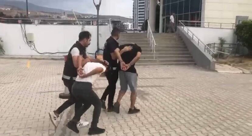 Hatay’ın İskenderun ilçesinde farklı suçlardan haklarında yakalama kararı bulunan 2