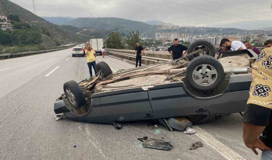 Hatay’da otomobilin takla atarak ters döndüğü kazada, 4 kişi yaralandı.