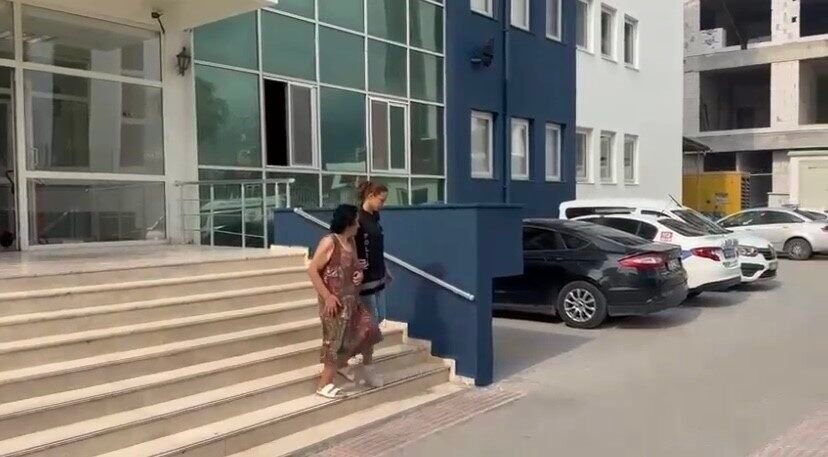 Hatay’ın İskenderun ilçesinde polis ekiplerinin düzenlediği fuhuş operasyonunda 2 kişiye