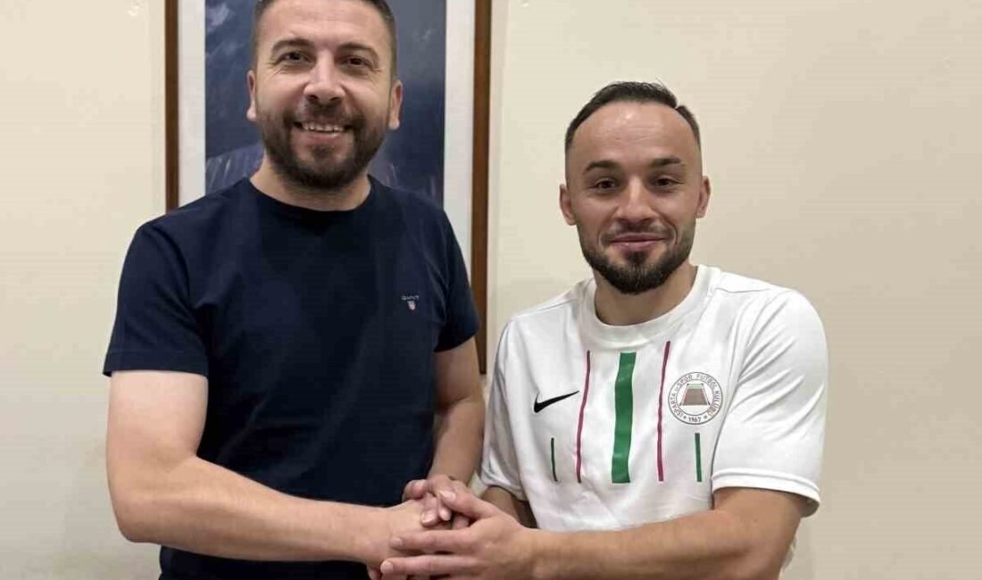 Türkiye Futbol Federasyonu (TFF) 2. Lig Kırmızı mücadele eden Isparta