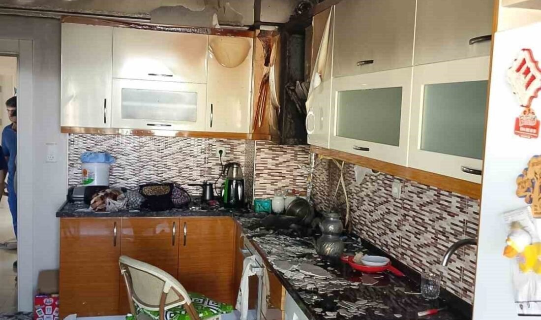 Kahramanmaraş’ta bir ikamette çıkan yangın itfaiye ekiplerince söndürüldü. Yangın, Onikişubat