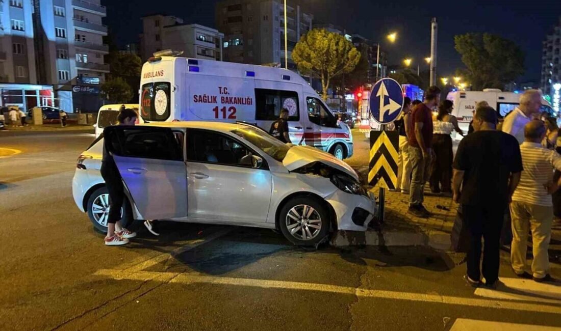 Kahramanmaraş’ta meydana gelen trafik kazasında 1’i polis 4 kişi yaralandı.