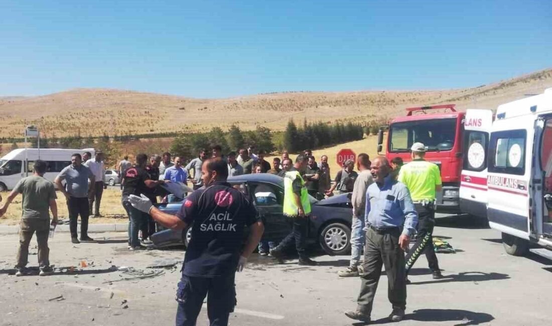 Kahramanmaraş’ın Afşin ilçesinde üç aracın karıştığı zincirleme trafik kazasında 1