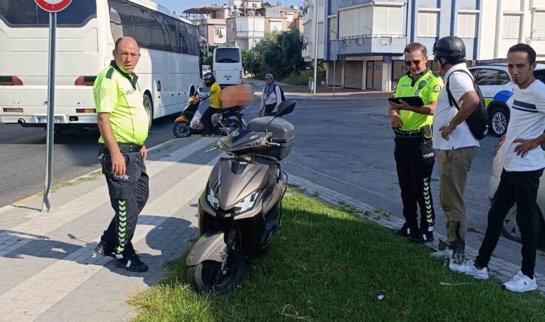Antalya’nın Manavgat ilçesinde seyir halindeki motorlu bisikletin kaldırıma çıkarak trafik