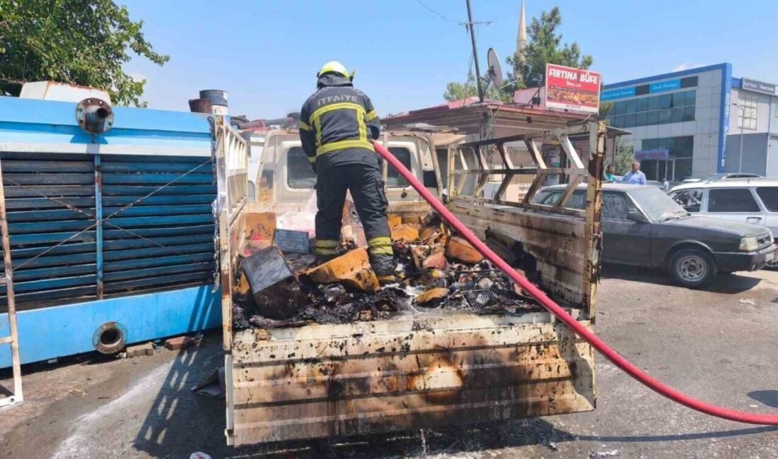 Kahramanmaraş’ta bir kamyonetin kasasında çıkan yangın itfaiye ekiplerince söndürüldü. Yangın,