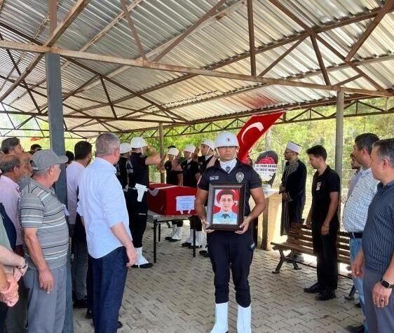 Adana’da kanser tedavisi gören 32 yaşındaki polis memuru Kahraman Öztürk,