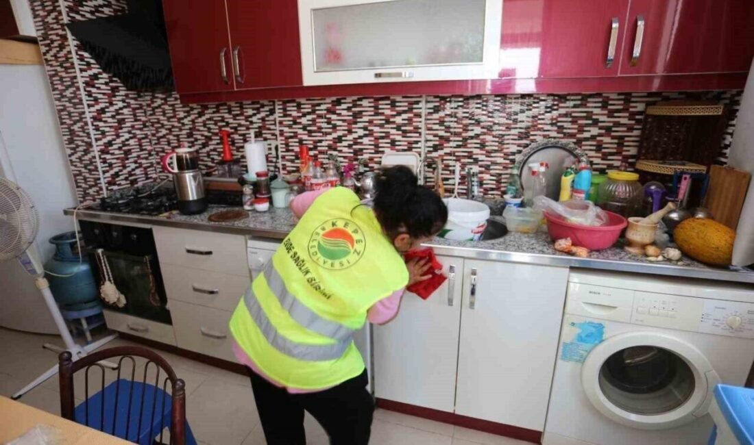 Kepez Belediyesi, yaşamını yalnız sürdüren ve yürüme zorluğu yaşayan kadının