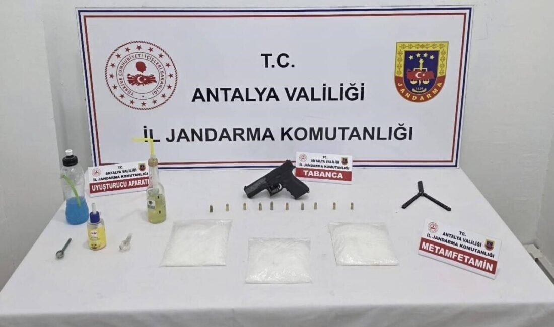 Kepez’de uyuşturucu operasyonu Jandarma ekiplerince Kepez’de belirlenen adreslere yapılan operasyonda bin 180 gram