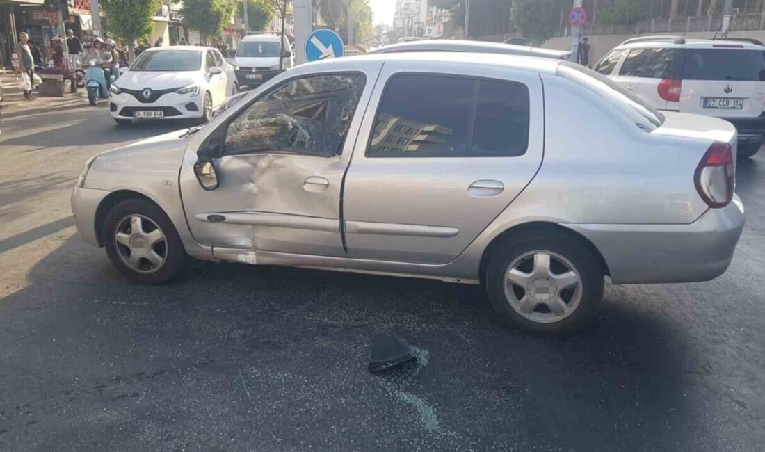 Antalya’nın Manavgat ilçesinde otomobil ile motosikletin çarpışması sonucu meydana gelen