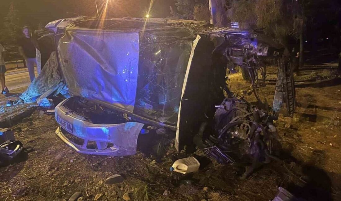 Burdur’da gece saatlerinde çevre yolunda seyir halindeyken sürücüsünün direksiyon hakimiyetini
