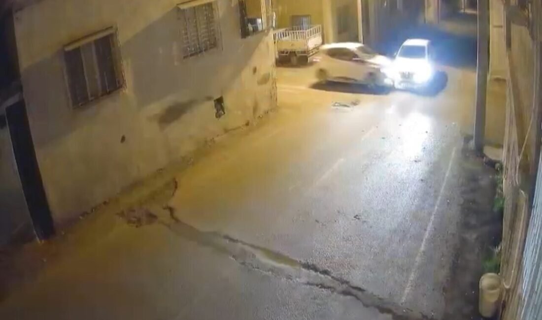 Hatay’ın İskenderun ilçesinde iki aracın çarpışması sonucu meydana gelen trafik