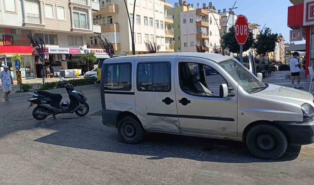 Manavgat’ta dönmekte olan hafif ticari araca motosikletin çarpması sonucu meydana