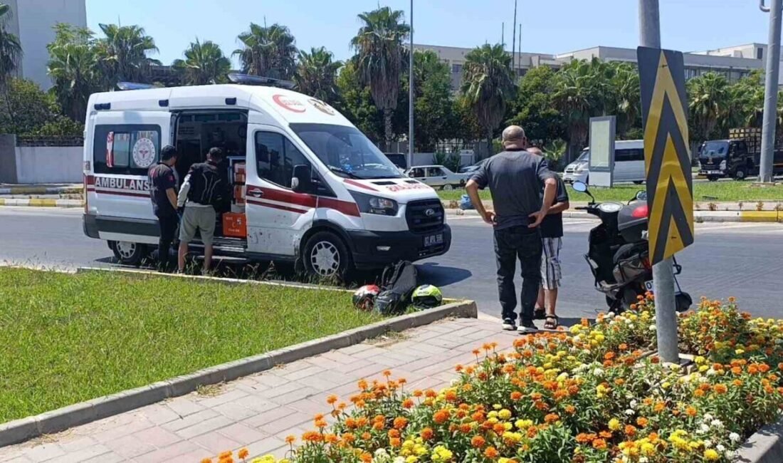 Antalya’nın Manavgat ilçesinde kavşak sisteminde 2 motosikletin çarpışması sonucu meydana