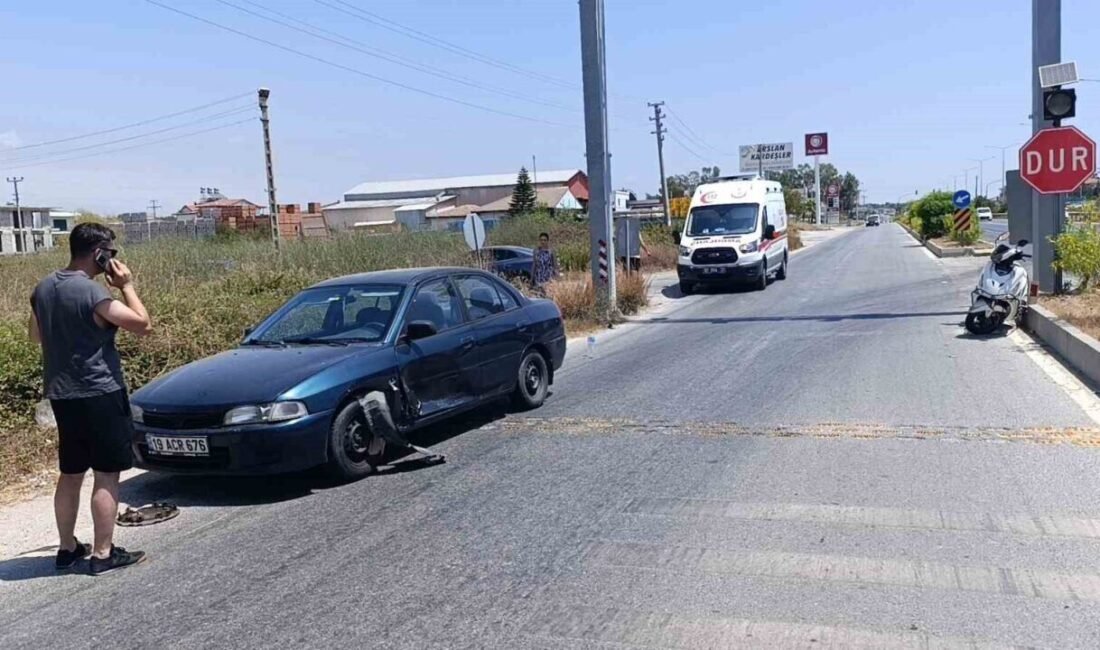 Antalya’nın Manavgat ilçesinde tali yola giren otomobil ile motosikletin çarpışması