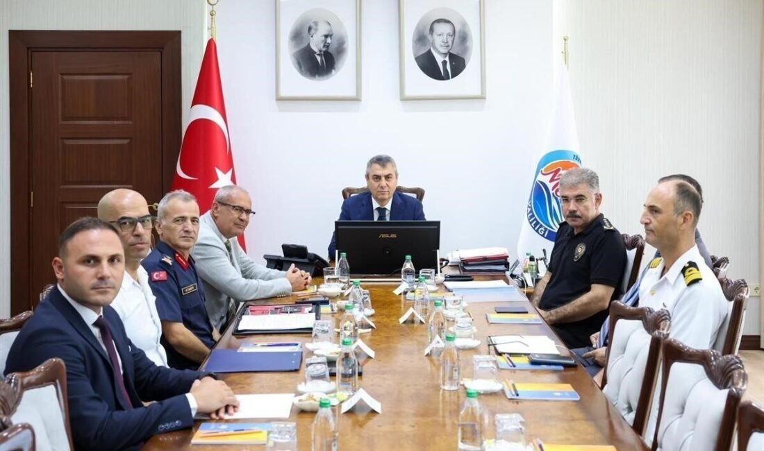 Mersin’de güvenlik ve asayiş tedbirleri masaya yatırıldı Mersin Valisi Atilla Toros başkanlığında Güvenlik ve Asayiş Değerlendirme Toplantısı