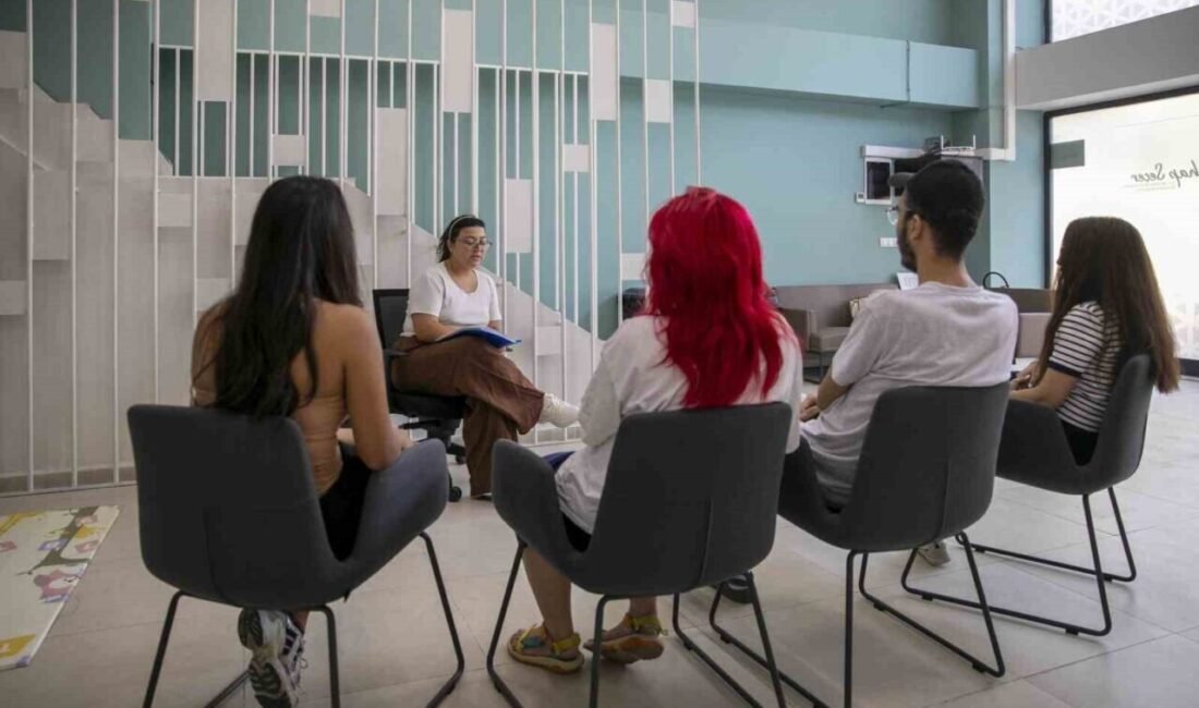 Mersin Büyükşehir Belediyesi Kadın Danışma Merkezi’nde yürütülen ‘Grup Çalışması Danışmanlığı’,