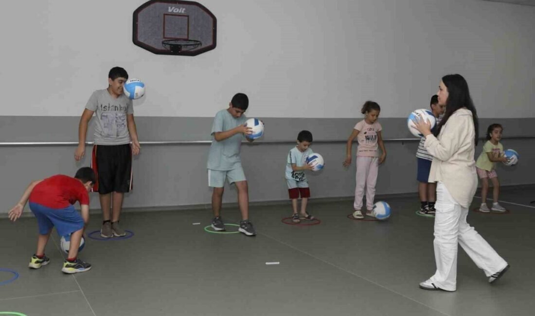 Mersin Büyükşehir Belediyesi’nin Engelsiz Yaşam Merkezi’nde açılan yaz kursları, özel