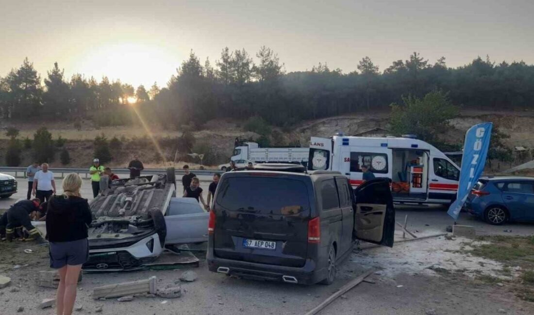 Burdur-Isparta kara yolunda midibüs ile otomobilin çarpışması sonucu yaşanan kazada