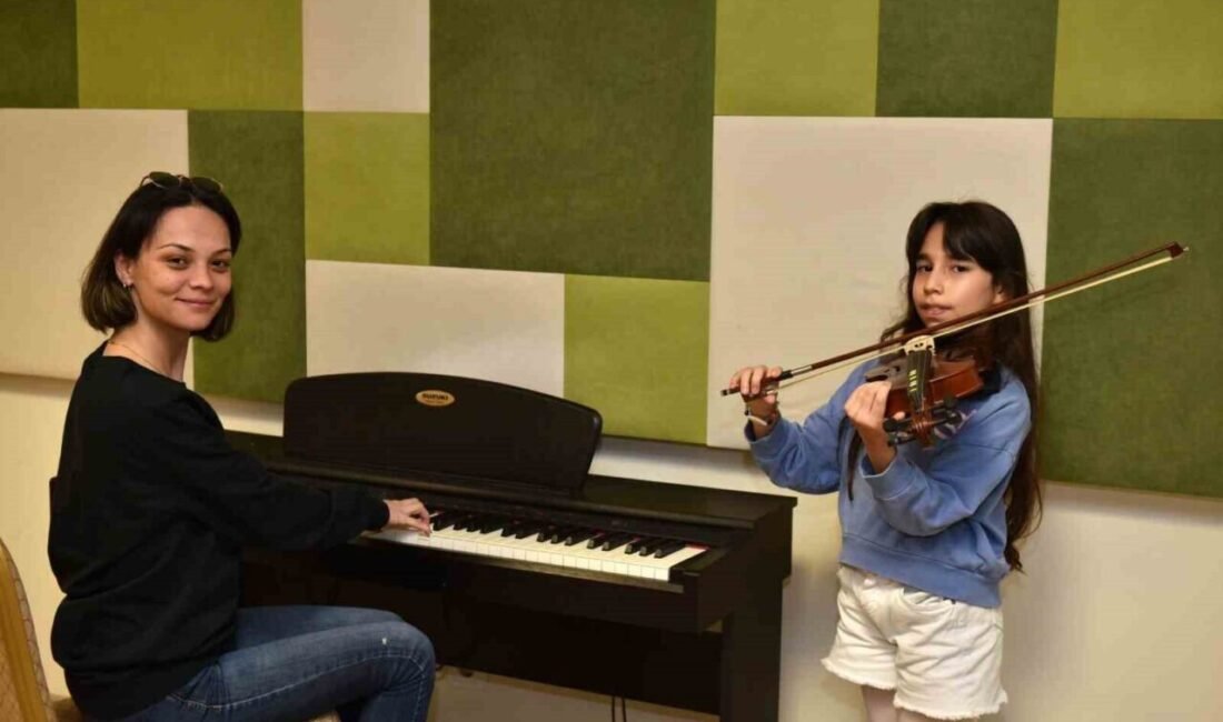 Kepez Belediyesi’nin çatısı altında hizmet veren Mimar Sinan Akademi, müziğe