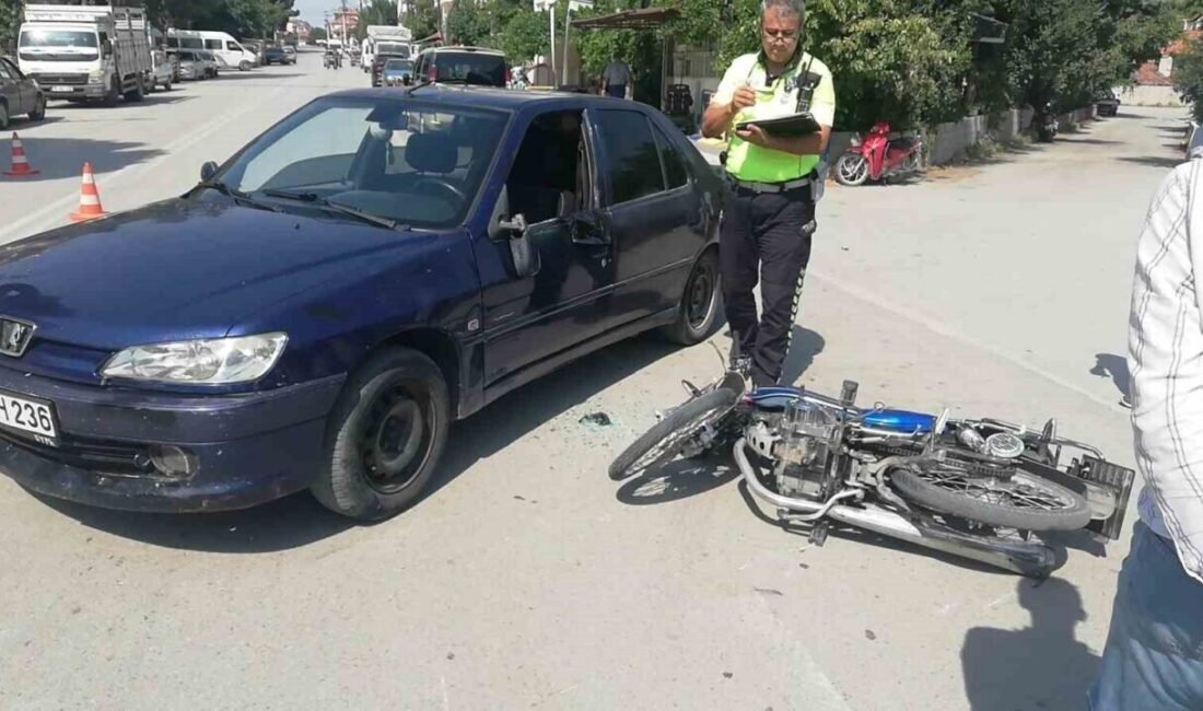 Burdur’un Gölhisar ilçesinde motosiklet ile otomobilin çarpışması sonucu meydana gelen