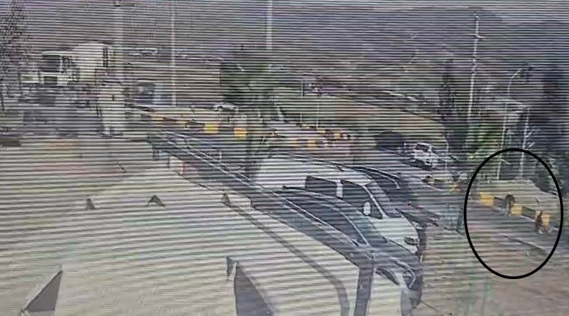 Hatay’da yolun karşısına geçmek istediği esnada motosiklet çarpan yaya ve